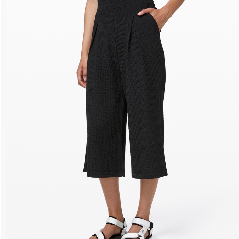 Lululemon “can you feel the pleat pant” 4/6 - Picture 4 of 4
